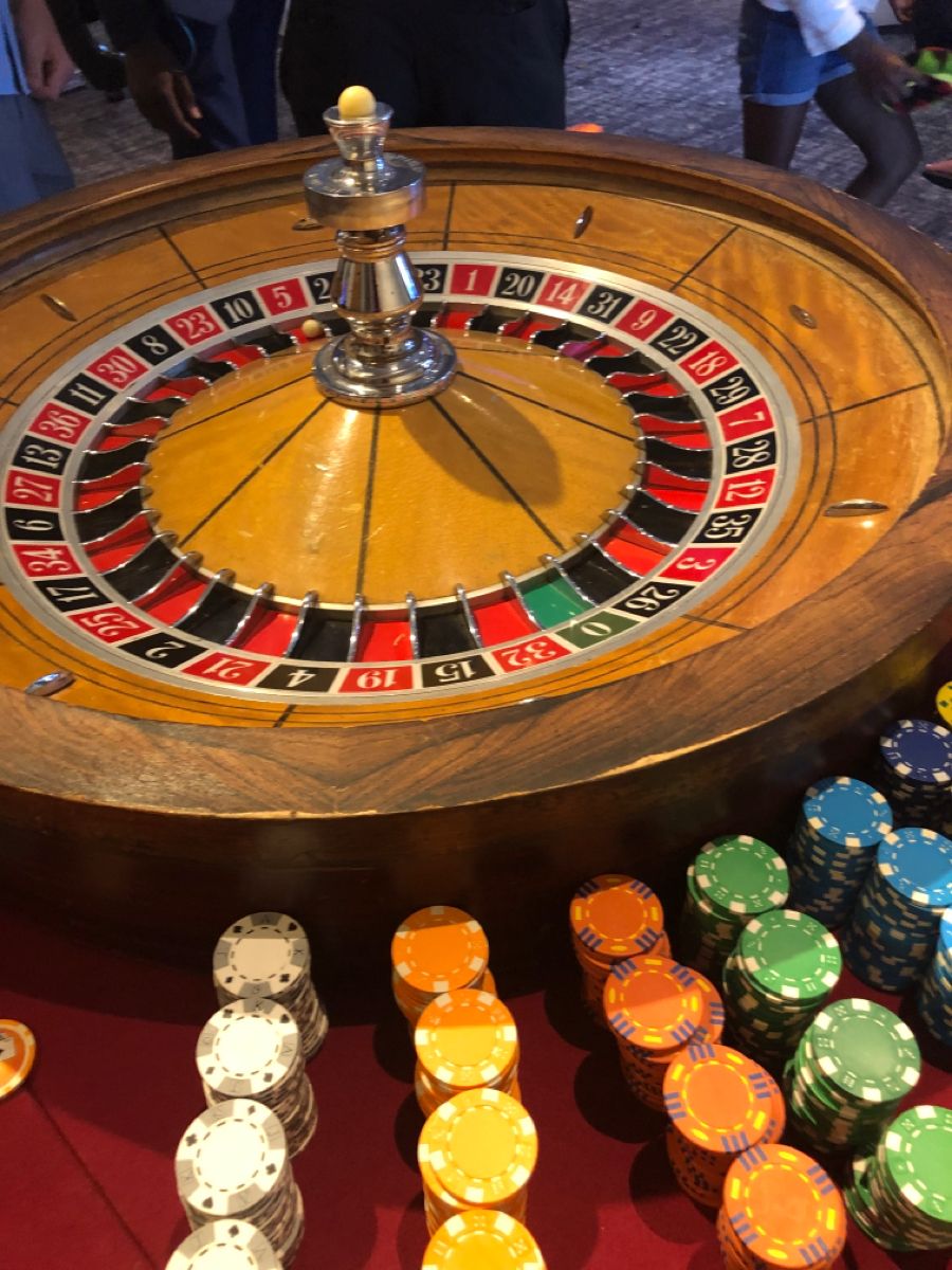 Slot Gods کھلاڑیوں کے لیے لائیو کیسینو سیکشن